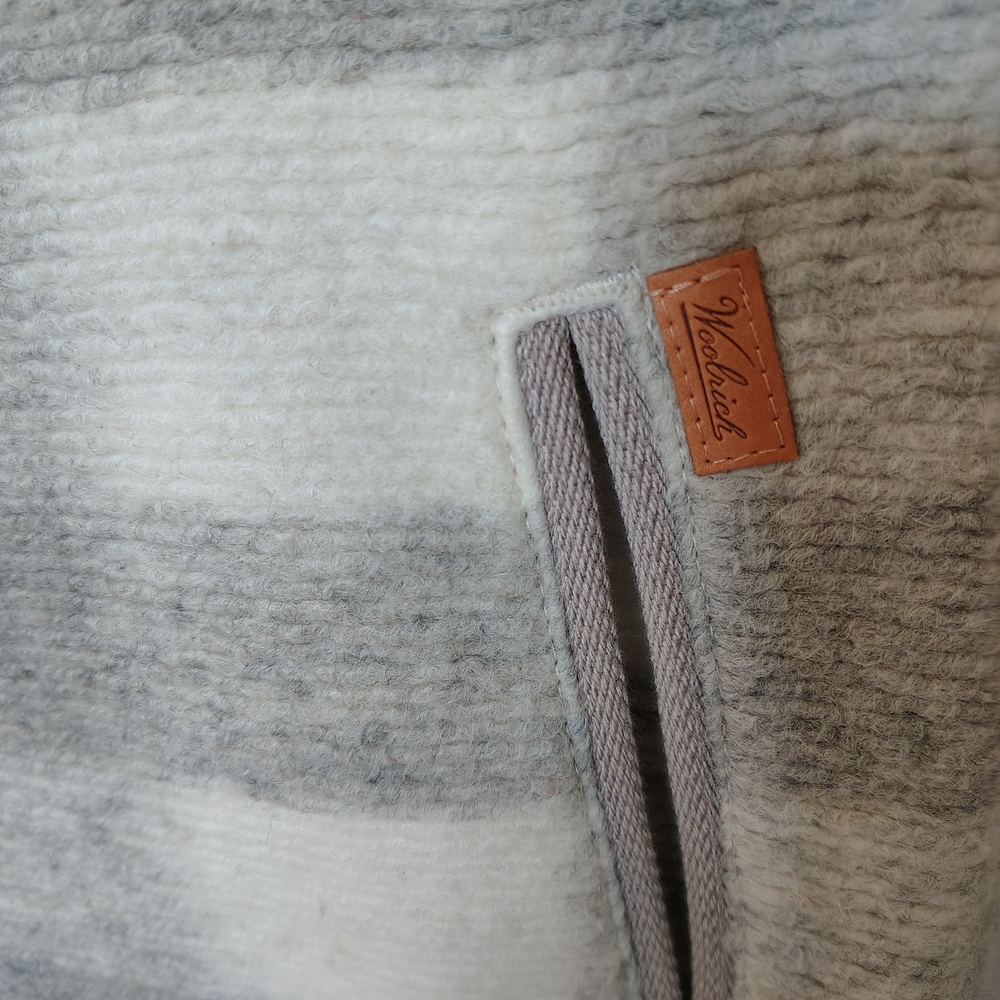 Gray and White Plaid Zip-Up Vest - Picture 3 of 4